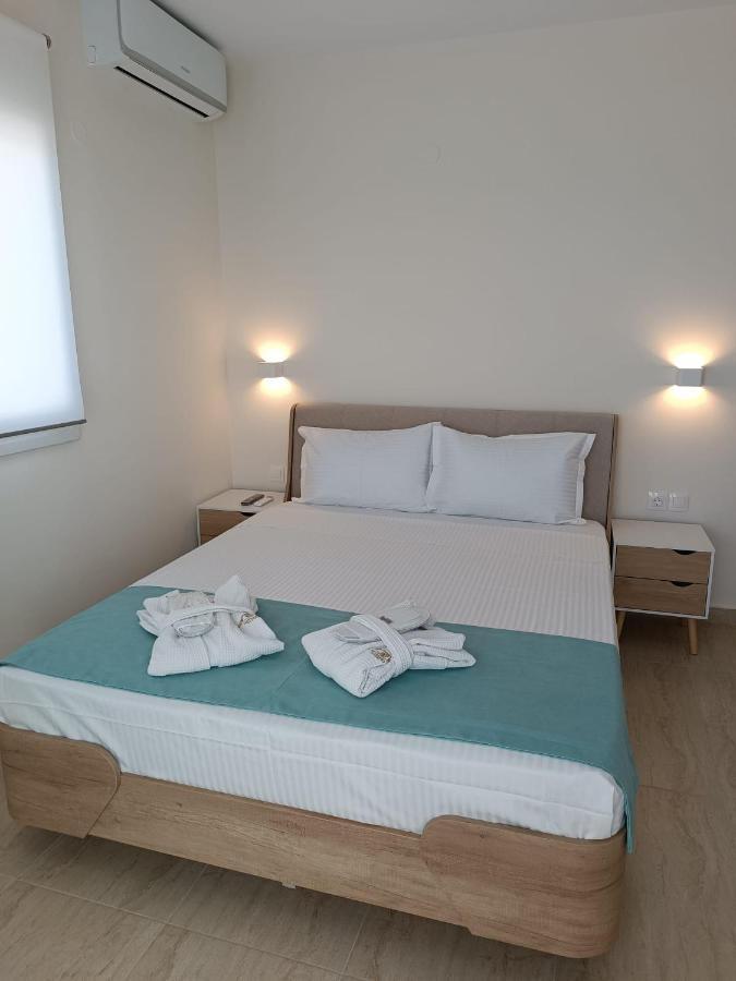 Navarino Luxe Suites With Sea View Peraía Extérieur photo