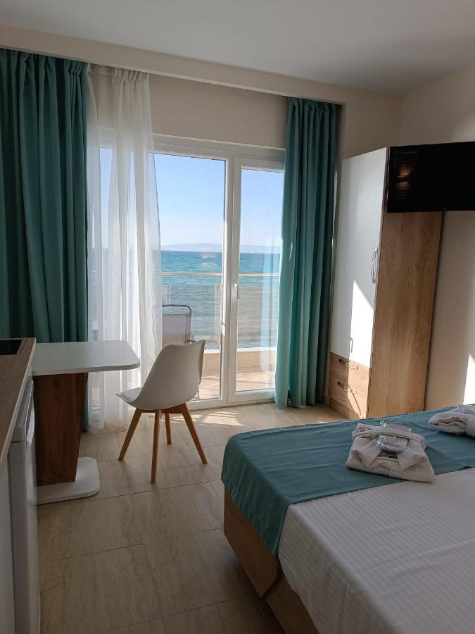 Navarino Luxe Suites With Sea View Peraía Extérieur photo