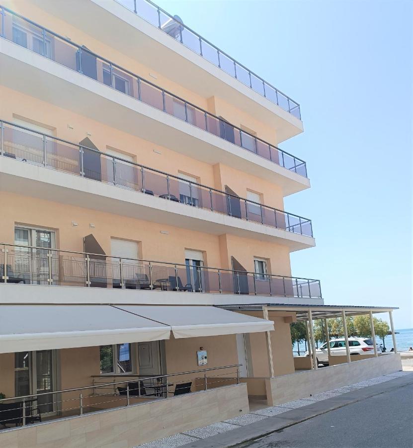 Navarino Luxe Suites With Sea View Peraía Extérieur photo